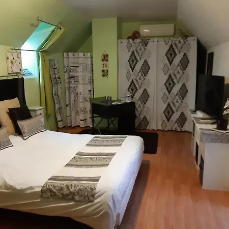 Chambre Disney Bed & Breakfast *